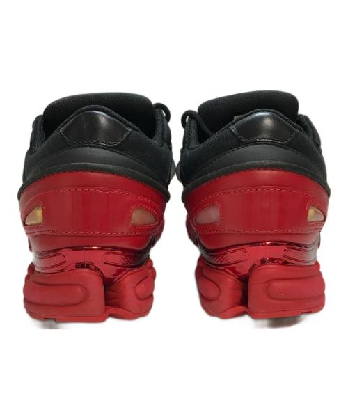 adidas（アディダス）adidas (アディダス) RAF SIMONS (ラフシモンズ) OZWEEGO 3　オズウィーゴ スリー ローカットスニーカー  ブラック×レッド サイズ:27.5cmの古着・服飾アイテム