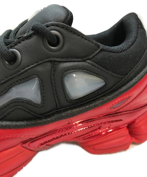 adidas（アディダス）adidas (アディダス) RAF SIMONS (ラフシモンズ) OZWEEGO 3　オズウィーゴ スリー ローカットスニーカー  ブラック×レッド サイズ:27.5cmの古着・服飾アイテム
