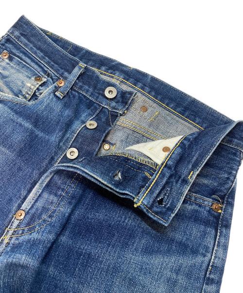 LEVI'S（リーバイス）LEVI'S (リーバイス) シンチバックセルビッチデニムパンツ　ヒゲ　フェード　日本製 インディゴ サイズ:W33の古着・服飾アイテム