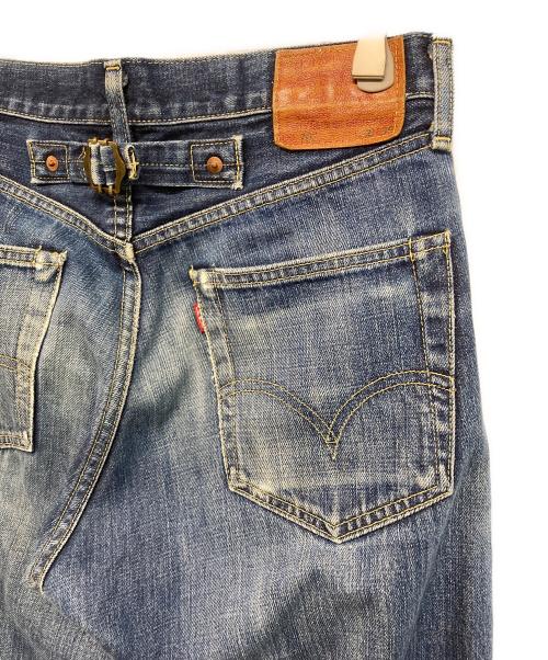 LEVI'S（リーバイス）LEVI'S (リーバイス) シンチバックセルビッチデニムパンツ　ヒゲ　フェード　日本製 インディゴ サイズ:W33の古着・服飾アイテム