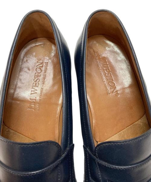 J.M.WESTON（ジェイエムウエストン）J.M.WESTON (ジェイエムウエストン) SIGNATURE LOAFER/シグネチャーローファー レザーシューズ ロファー Uチップ　ビブラムソール ネイビー サイズ:5.5Dの古着・服飾アイテム