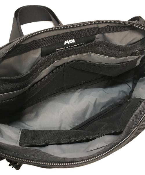 AER（エアー）AER (エアー) Day Sling 3 デイ スリング スリー ボディバッグ ブラックの古着・服飾アイテム