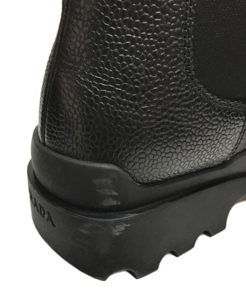 PRADA（プラダ）PRADA (プラダ) Stamped Leather Boots(スタンプド レザー ブーツ) サイドゴアブーツ イタリア製 ブラック サイズ:SIZE 7の古着・服飾アイテム