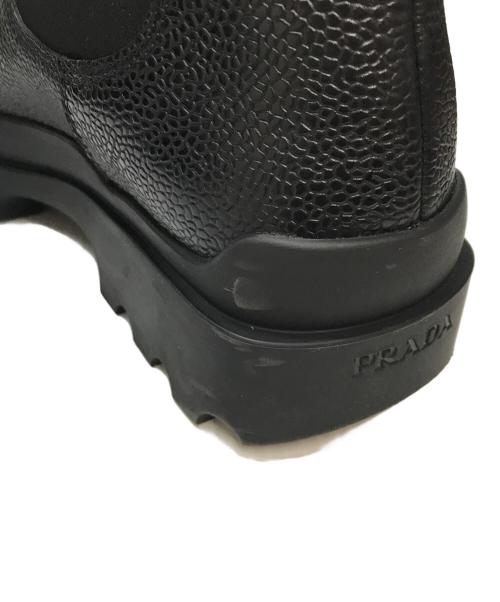 PRADA（プラダ）PRADA (プラダ) Stamped Leather Boots(スタンプド レザー ブーツ) サイドゴアブーツ イタリア製 ブラック サイズ:SIZE 7の古着・服飾アイテム
