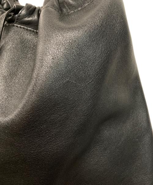 A.P.C.（アーペーセー）A.P.C. (アーペーセー) レザー巾着ショルダーバッグ ブラックの古着・服飾アイテム