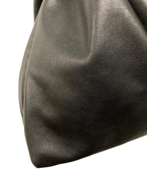 A.P.C.（アーペーセー）A.P.C. (アーペーセー) レザー巾着ショルダーバッグ ブラックの古着・服飾アイテム