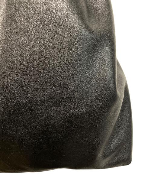 A.P.C.（アーペーセー）A.P.C. (アーペーセー) レザー巾着ショルダーバッグ ブラックの古着・服飾アイテム