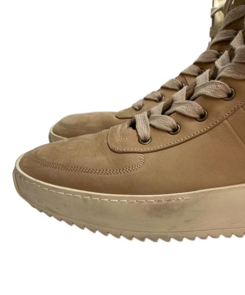 Fear Of God（フィア・オブ・ゴッド）FEAR OF GOD (フィア・オブ・ゴッド) CANAPA NABUK・MILITARY SNEAKER・ミリタリーハイカットスニーカー レザーブーツ ストリート モード ベージュ サイズ:SIZE 41(25.5cm~26cm)の古着・服飾アイテム