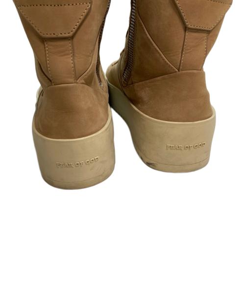 Fear Of God（フィア・オブ・ゴッド）FEAR OF GOD (フィア・オブ・ゴッド) CANAPA NABUK・MILITARY SNEAKER・ミリタリーハイカットスニーカー レザーブーツ ストリート モード ベージュ サイズ:SIZE 41(25.5cm~26cm)の古着・服飾アイテム