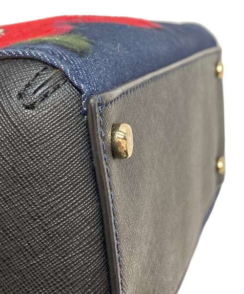 Kate Spade（ケイトスペード）Kate Spade (ケイトスペード) フラワー刺繍デニムハンドバッグ インディゴ×レッドの古着・服飾アイテム