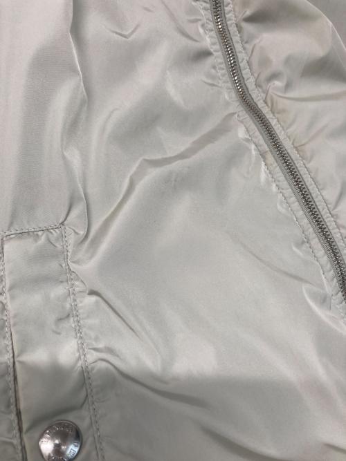 PRADA SPORTS（プラダスポーツ）PRADA SPORTS (プラダスポーツ) 00’Sナイロンジャケット　サイドロゴ ベージュ×レッド サイズ:Lの古着・服飾アイテム