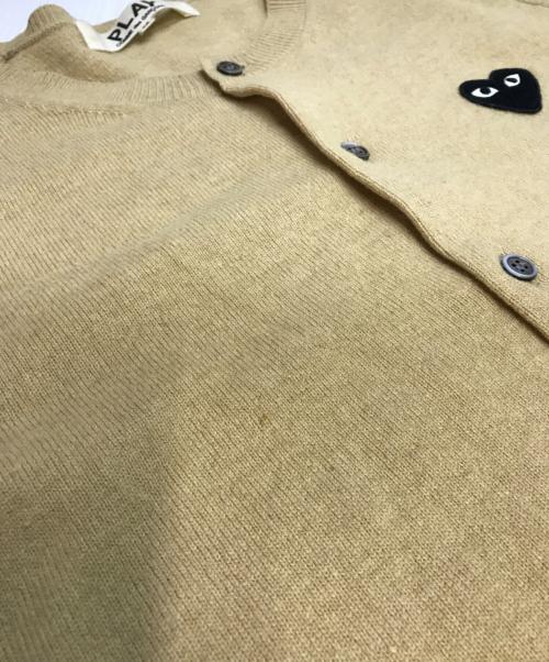 PLAY COMME des GARCONS（プレイコムデギャルソン）PLAY COMME des GARCONS (プレイコムデギャルソン) ブラックハート ウールカーディガン ベージュ サイズ:Mの古着・服飾アイテム