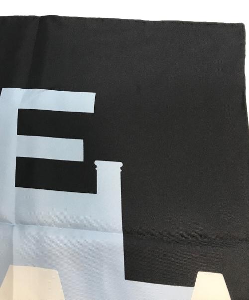 CHANEL（シャネル）CHANEL (シャネル) 大判ロゴシルクスカーフ ブラック×ピンクの古着・服飾アイテム