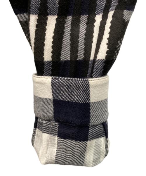 VERSACE（ヴェルサーチ）VERSACE (ヴェルサーチ) PLAID PRINT FLANNEL LONG SLEEVE(プレイド プリント フランネル ロング スリーブ) イタリア製 ブラック×ホワイト サイズ:SIZE 39の古着・服飾アイテム