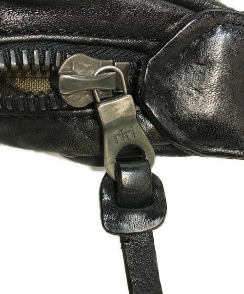 ISAMU KATAYAMA BACKLASH（イサムカタヤマ・バックラッシュ）ISAMU KATAYAMA BACKLASH (イサムカタヤマ・バックラッシュ) レザーショルダーバッグ ブラックの古着・服飾アイテム