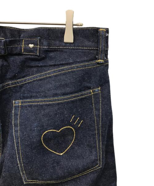 HUMAN MADE（ヒューマンメイド）HUMAN MADE (ヒューマンメイド) ハート刺繍シンチバッグデニムパンツ RELAX DENIM PANTS インディゴ サイズ:81cm (W32)の古着・服飾アイテム