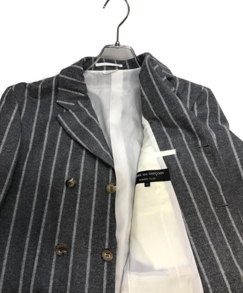 COMME des GARCONS HOMME PLUS（コムデギャルソンオムプリュス）COMME des GARCONS HOMME PLUS (コムデギャルソンオムプリュス) ダブルボタンジャケット 2024AW 理性の解剖学期 グレー×ホワイト サイズ:Mの古着・服飾アイテム