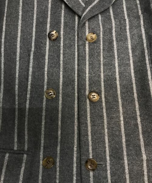 COMME des GARCONS HOMME PLUS（コムデギャルソンオムプリュス）COMME des GARCONS HOMME PLUS (コムデギャルソンオムプリュス) ダブルボタンジャケット 2024AW 理性の解剖学期 グレー×ホワイト サイズ:Mの古着・服飾アイテム