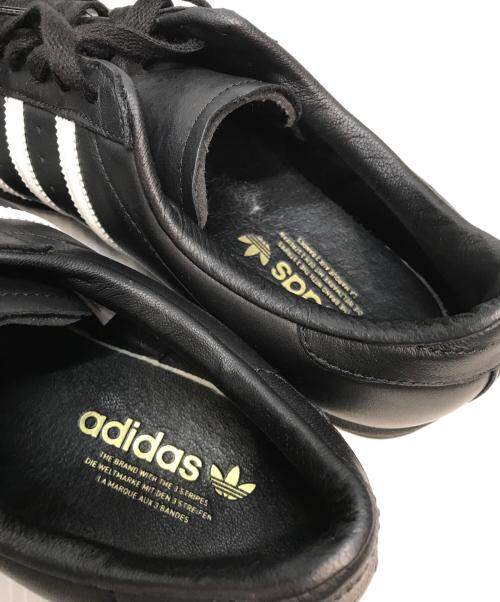 adidas（アディダス）adidas (アディダス) スニーカー ブラック×ホワイト サイズ:SIZE 28.5cmの古着・服飾アイテム