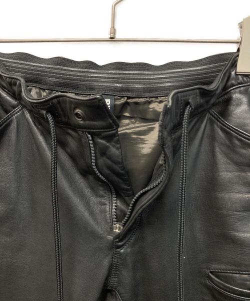 ripvanwinkle（リップヴァンウィンクル）ripvanwinkle (リップヴァンウィンクル) 18AW  Slim Easy leather Pants スリム イージー レザーパンツ ブラック サイズ:SIZE 4の古着・服飾アイテム