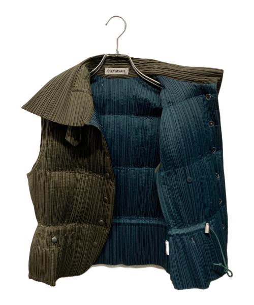 ISSEY MIYAKE（イッセイミヤケ）ISSEY MIYAKE (イッセイミヤケ) プリーツダウンベスト 日本製 カーキ×ブルー サイズ:Mの古着・服飾アイテム