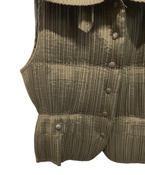 ISSEY MIYAKE（イッセイミヤケ）ISSEY MIYAKE (イッセイミヤケ) プリーツダウンベスト 日本製 カーキ×ブルー サイズ:Mの古着・服飾アイテム