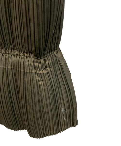 ISSEY MIYAKE（イッセイミヤケ）ISSEY MIYAKE (イッセイミヤケ) プリーツダウンベスト 日本製 カーキ×ブルー サイズ:Mの古着・服飾アイテム