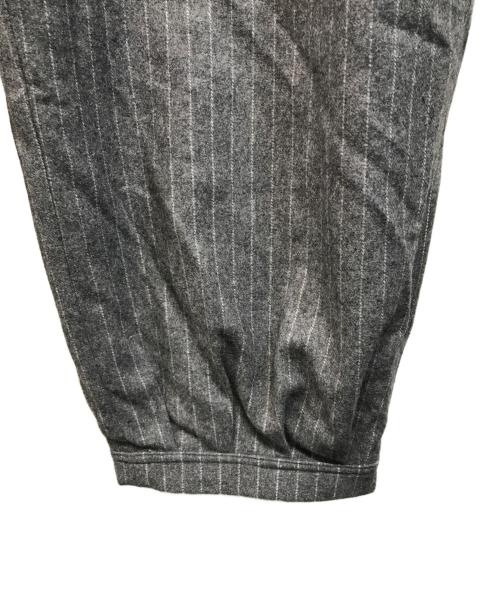 SOL soonerorlater（ソル スーナーオアレイター）SOL soonerorlater (ソル スーナーオアレイター) Pin-Stripe Balloon Pants(ピン ストライプ バルーン パンツ) 2026-2027 AW グレー サイズ:Lの古着・服飾アイテム
