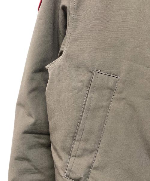CANADA GOOSE（カナダグース）CANADA GOOSE (カナダグース) LABRADOR BOMBER(ラブラドール ボンバー) カーキ サイズ:Sの古着・服飾アイテム