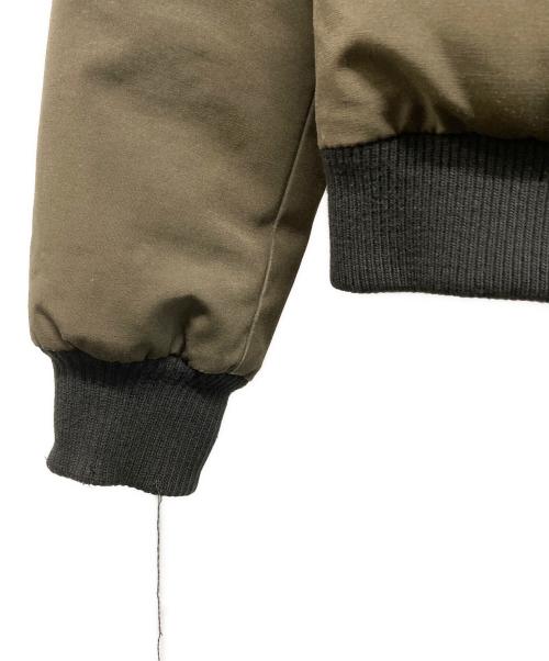 CANADA GOOSE（カナダグース）CANADA GOOSE (カナダグース) LABRADOR BOMBER(ラブラドール ボンバー) カーキ サイズ:Sの古着・服飾アイテム