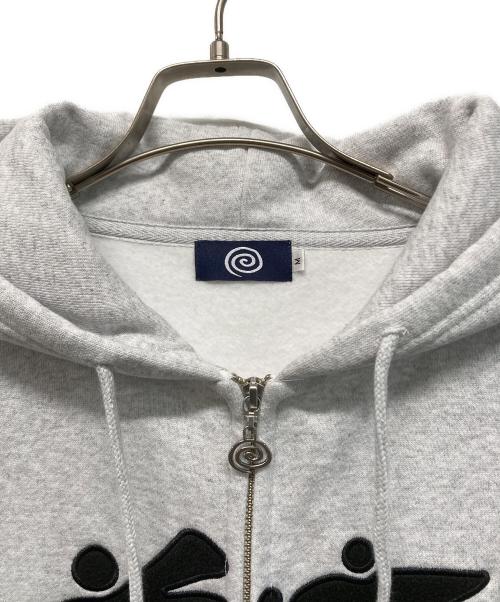 SOL soonerorlater（ソル スーナーオアレイター）SOL soonerorlater (ソル スーナーオアレイター) 3GUYS ZIP HOODIE(スリーガイズ ジップ フーディー) グレー サイズ:Mの古着・服飾アイテム