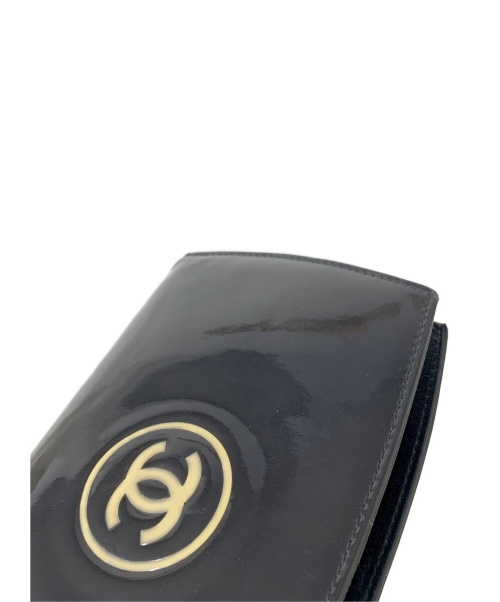 CHANEL（シャネル）CHANEL (シャネル) ココマーク エナメル財布 ブラック メイクアップライン 製造番号 13211884の古着・服飾アイテム