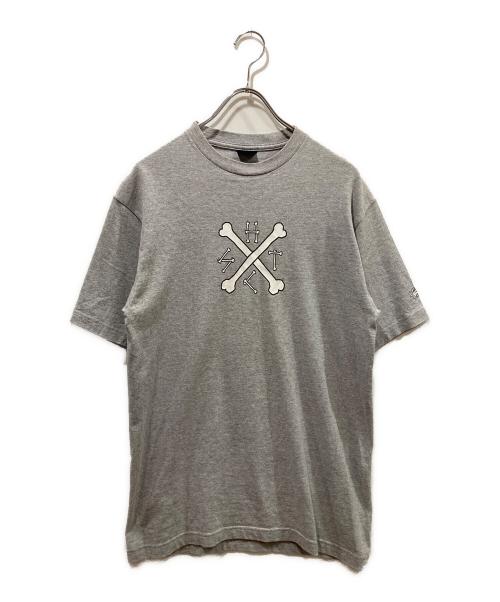 OLD STUSSY（オールドステューシー）OLD stussy (オールドステューシー) クロスボーンプリントTシャツ グレー サイズ:Ｍの古着・服飾アイテム