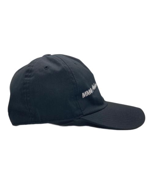 MM6 Maison Margiela（エムエムシックスメゾンマルジェラ）MM6 Maison Margiela (エムエムシックス メゾンマルジェラ) ロゴ刺繍キャップ ブラックの古着・服飾アイテム