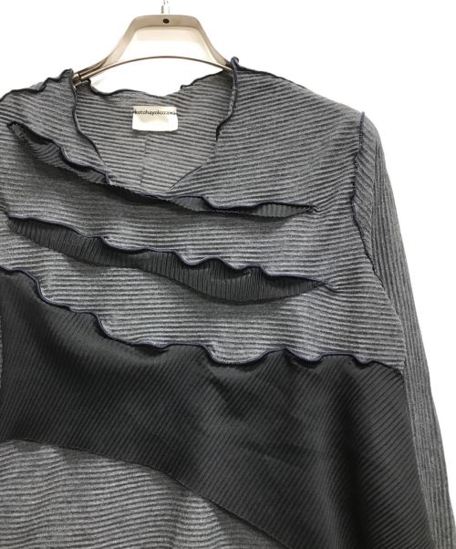 kotohayokozawa（コトハヨコザワ）kotohayokozawa (コトハヨコザワ) 切替フリルカットソー グレー×ブラック サイズ:FREEの古着・服飾アイテム