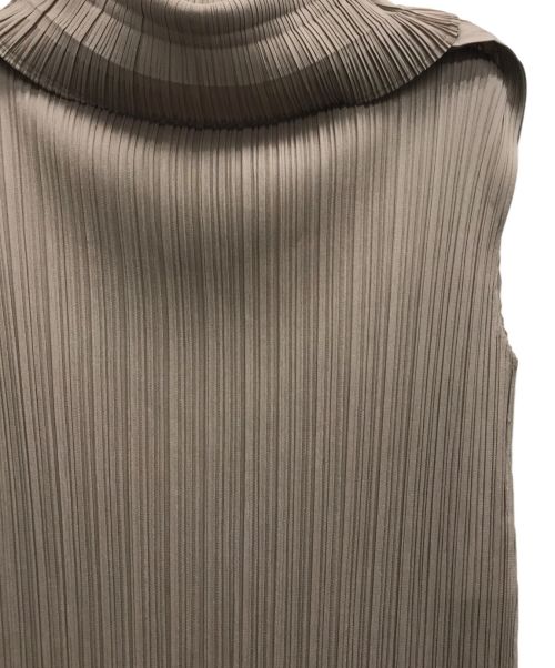 PLEATS PLEASE（プリーツプリーズ）PLEATS PLEASE (プリーツプリーズ) プリーツノースリーブワンピース ベージュ サイズ:3の古着・服飾アイテム