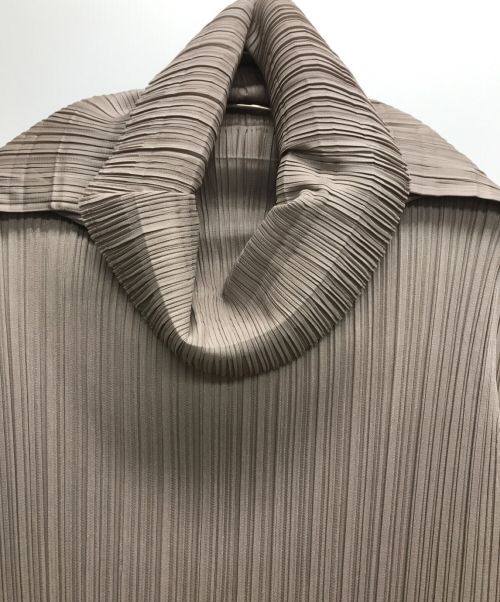 PLEATS PLEASE（プリーツプリーズ）PLEATS PLEASE (プリーツプリーズ) プリーツノースリーブワンピース ベージュ サイズ:3の古着・服飾アイテム