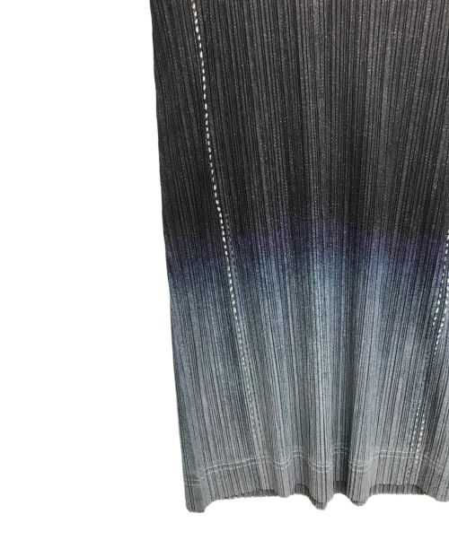 PLEATS PLEASE（プリーツプリーズ）PLEATS PLEASE (プリーツプリーズ) 転写グラデーションプリーツワンピース グレー×ブラック サイズ:3の古着・服飾アイテム