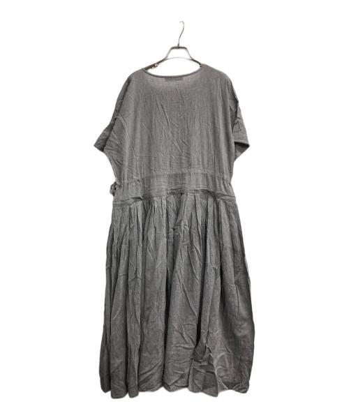 Veritecoeur（ヴェリテクール）Veritecoeur (ヴェリテクール) キャッチワッシャーランダムタックワンピース グレー サイズ:Fの古着・服飾アイテム