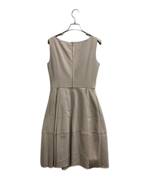 FOXEY NEWYORK（フォクシーニューヨーク）FOXEY NEWYORK (フォクシーニューヨーク) Dress Barron ノースリーブワンピース ベージュ サイズ:38の古着・服飾アイテム
