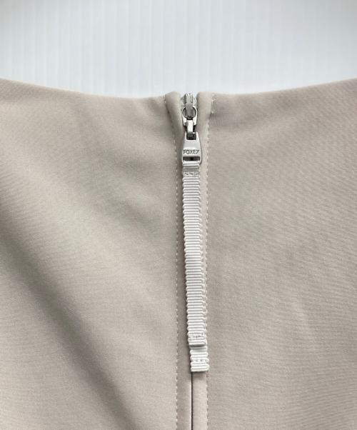 FOXEY NEWYORK（フォクシーニューヨーク）FOXEY NEWYORK (フォクシーニューヨーク) Dress Barron ノースリーブワンピース ベージュ サイズ:38の古着・服飾アイテム