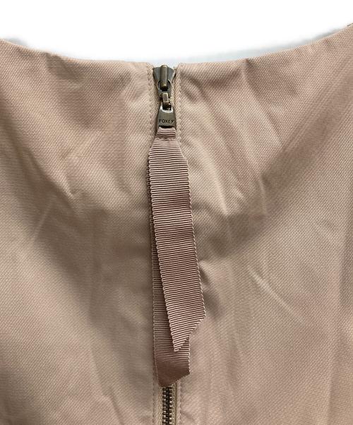 FOXEY NEWYORK（フォクシーニューヨーク）FOXEY NEWYORK (フォクシーニューヨーク) ノースリーブワンピース ベージュ サイズ:40の古着・服飾アイテム