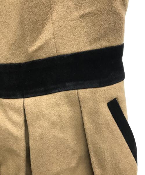 LOVELESS（ラブレス）LOVELESS (ラブレス) ファー衿ベロアテーププリーツカシミヤ混ドレスコート キャメル サイズ:36の古着・服飾アイテム