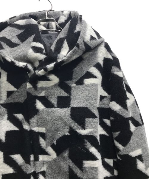 NO ID.（ノーアイディー）NO ID. (ノーアイディー) フライフロントフーデッドコート ホワイト×ブラック サイズ:2の古着・服飾アイテム
