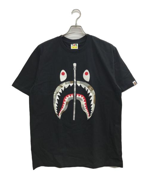 A BATHING APE（ア ベイシング エイプ）A BATHING APE (ア ベイシング エイプ) CAMO SHARK TEE ブラック サイズ:XLの古着・服飾アイテム