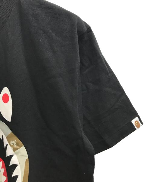 A BATHING APE（ア ベイシング エイプ）A BATHING APE (ア ベイシング エイプ) CAMO SHARK TEE ブラック サイズ:XLの古着・服飾アイテム