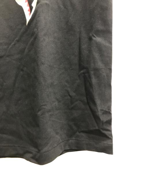 A BATHING APE（ア ベイシング エイプ）A BATHING APE (ア ベイシング エイプ) CAMO SHARK TEE ブラック サイズ:XLの古着・服飾アイテム