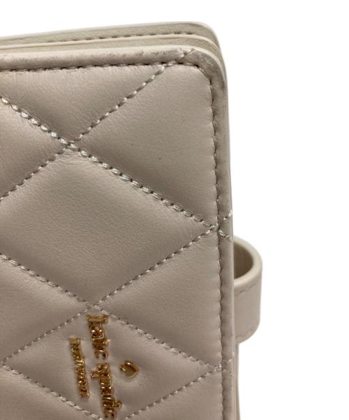 Kate Spade（ケイトスペード）Kate Spade (ケイトスペード) キャリー ミディアム コンパクト バイフォールド ウォレット ホワイトの古着・服飾アイテム