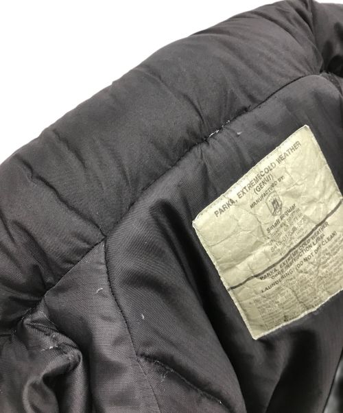 US ARMY（ユーエスアーミー）US ARMY (ユーエスアーミー) ECWCS GEN3 LEVEL7 JACKET ブラック サイズ:SMALL REGULARの古着・服飾アイテム