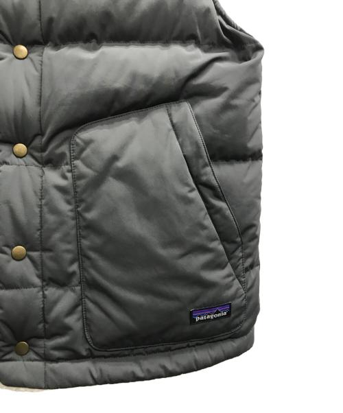 Patagonia（パタゴニア）Patagonia (パタゴニア) Reversible Bivy Down Vest(リバーシブルビビーダウンベスト) グレー サイズ:Mの古着・服飾アイテム
